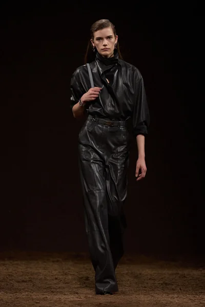 Look 11